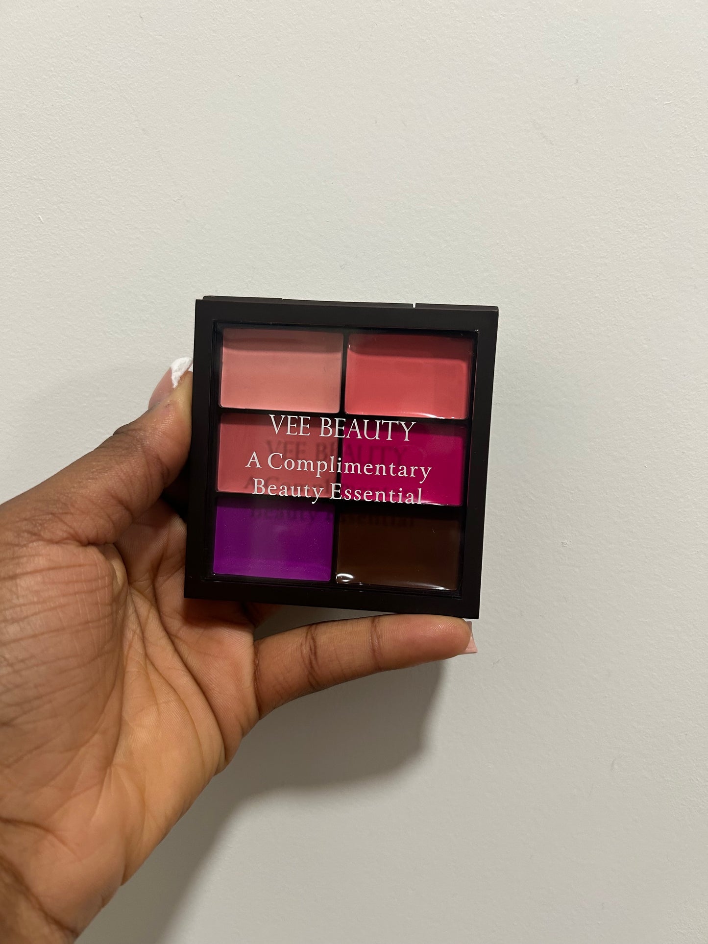 Complimentary beauty essential Vee beauty ( blush et  rouge à lèvres