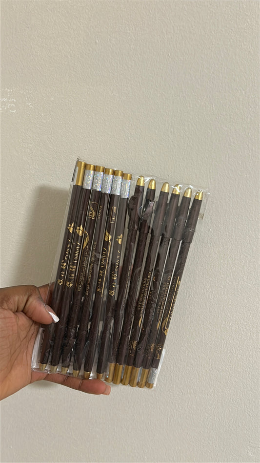 Crayon Davis ( crayon à lèvres, eye-liner, sourcils)