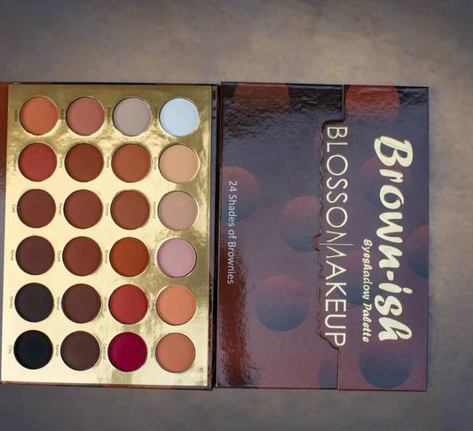 Brownish eyeshadow palette Blossom makeup