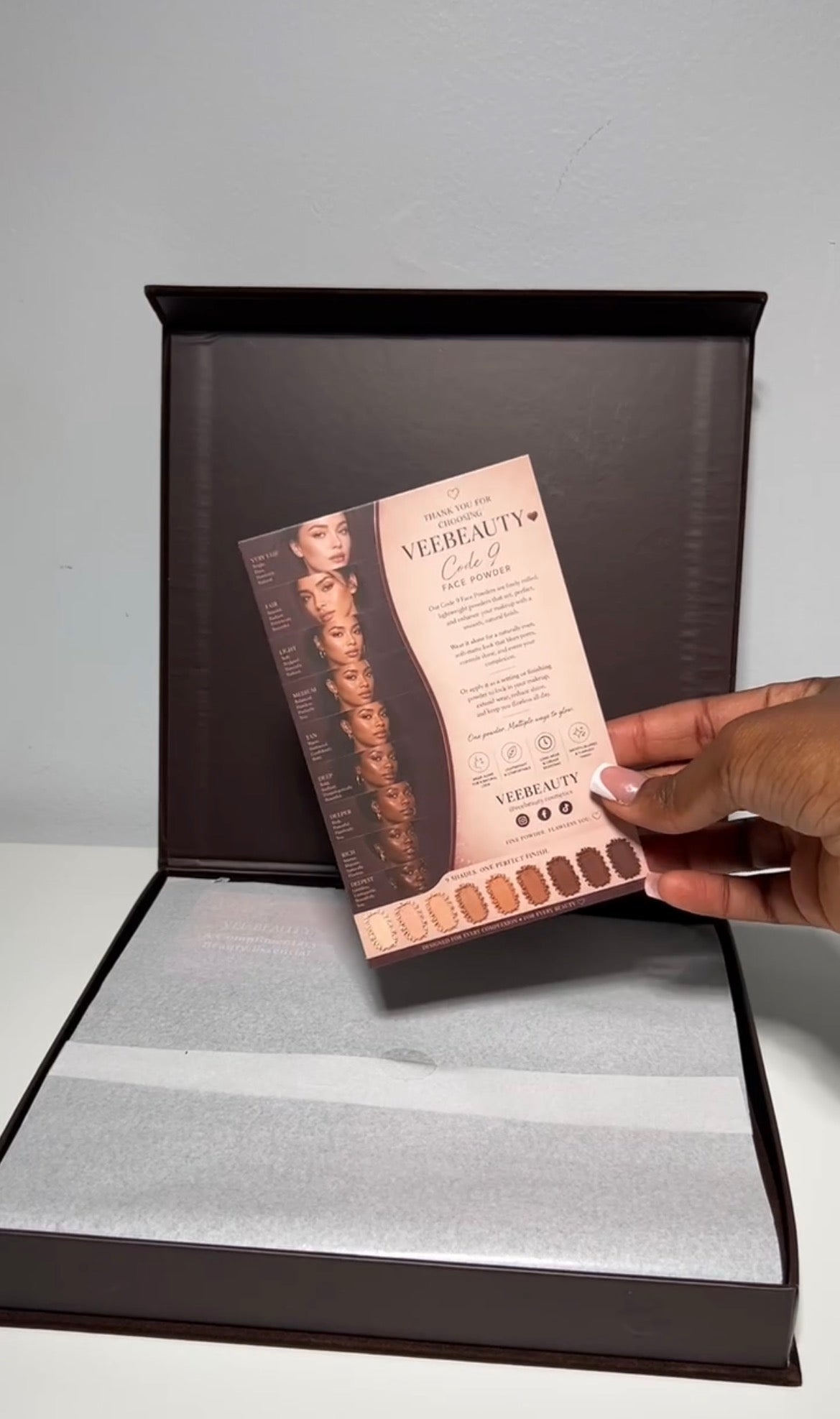 9-in-1 palette poudre compacte VEE BEAUTY