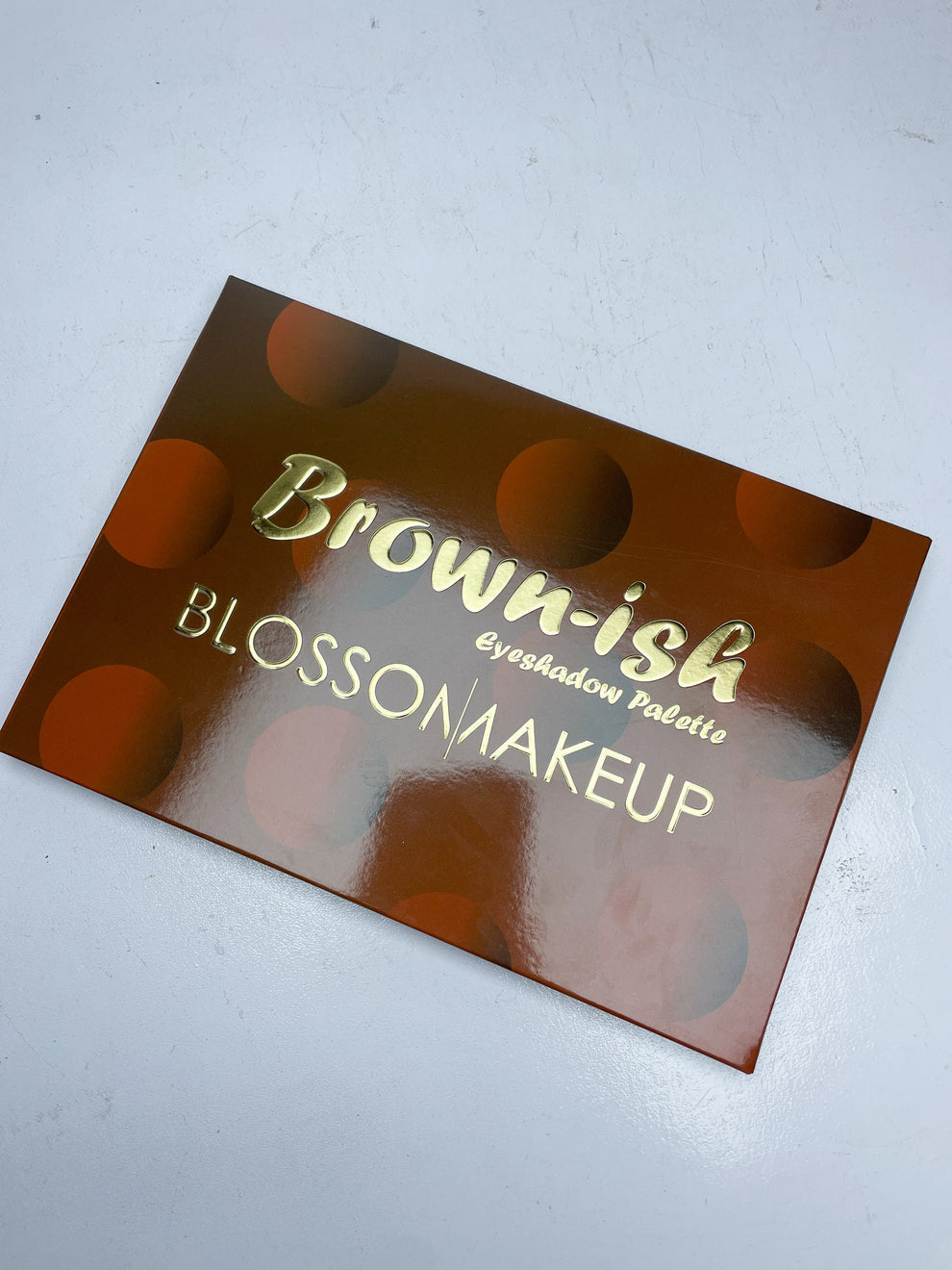 Brownish eyeshadow palette Blossom makeup