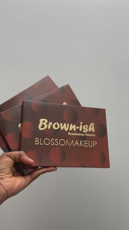 Brownish eyeshadow palette Blossom makeup
